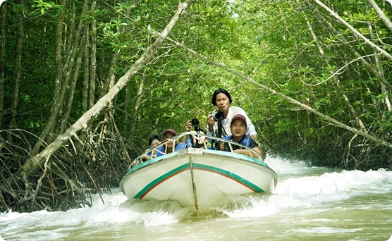 បទពិសោធន៍អុំទូកកាណូឆ្លងកាត់ព្រៃ